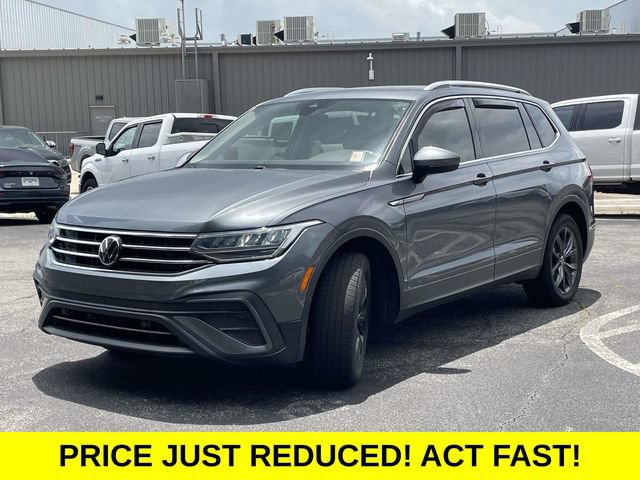 Used 2023 Volkswagen Tiguan SE w/ Panoramic Sunroof Package FWD image 8