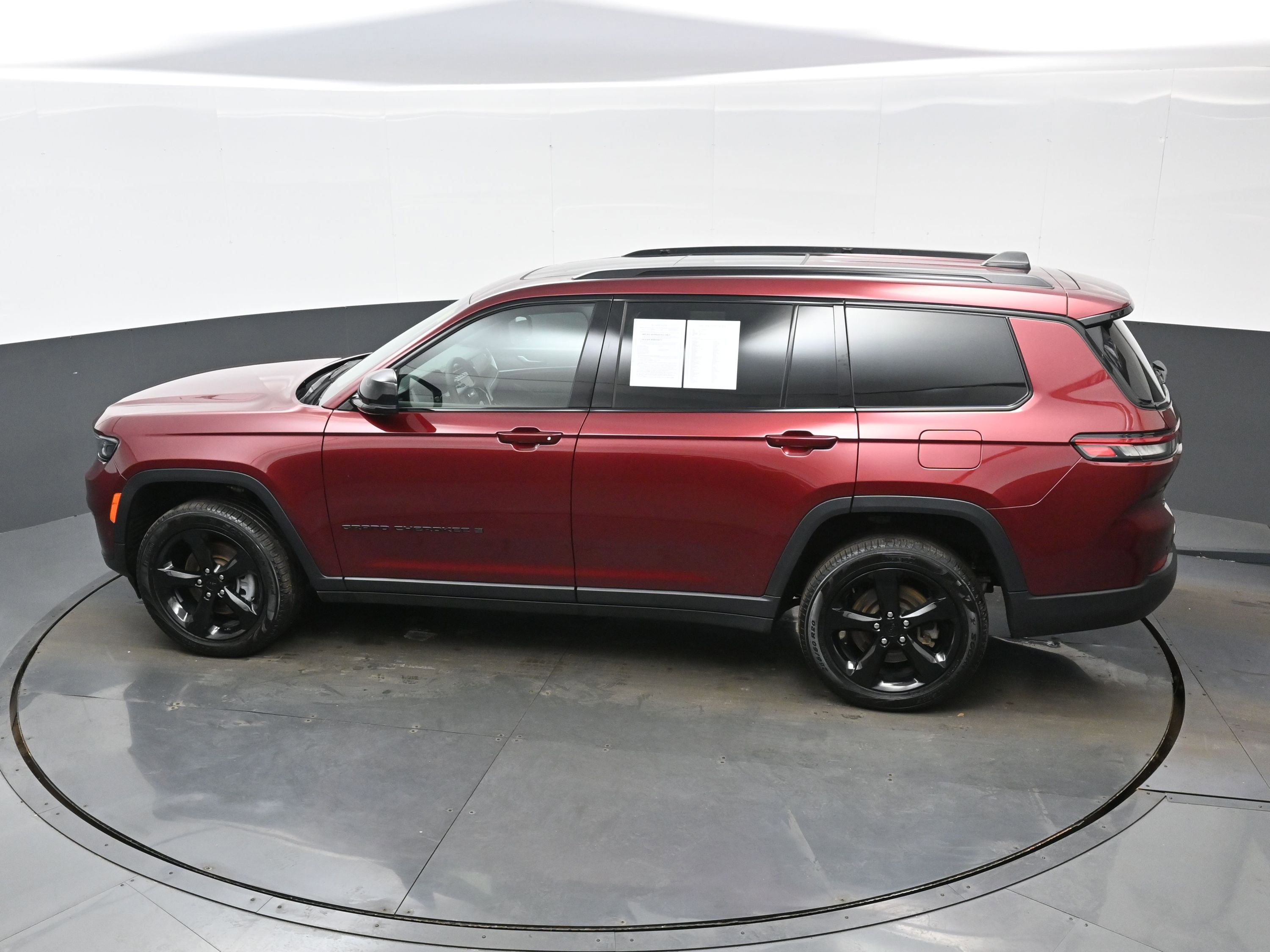 Used 2025 Jeep Grand Cherokee L Limited w/ Luxury Tech Group II image 35