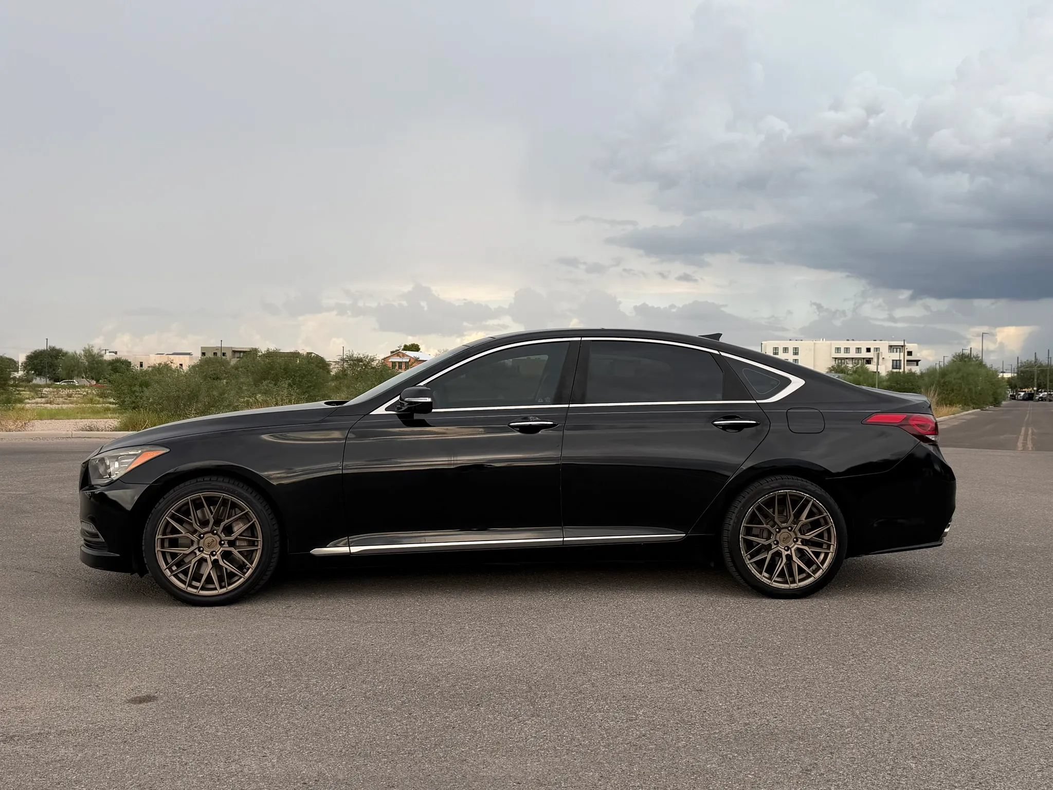 Used 2015 Hyundai Genesis 5.0 RWD image 5