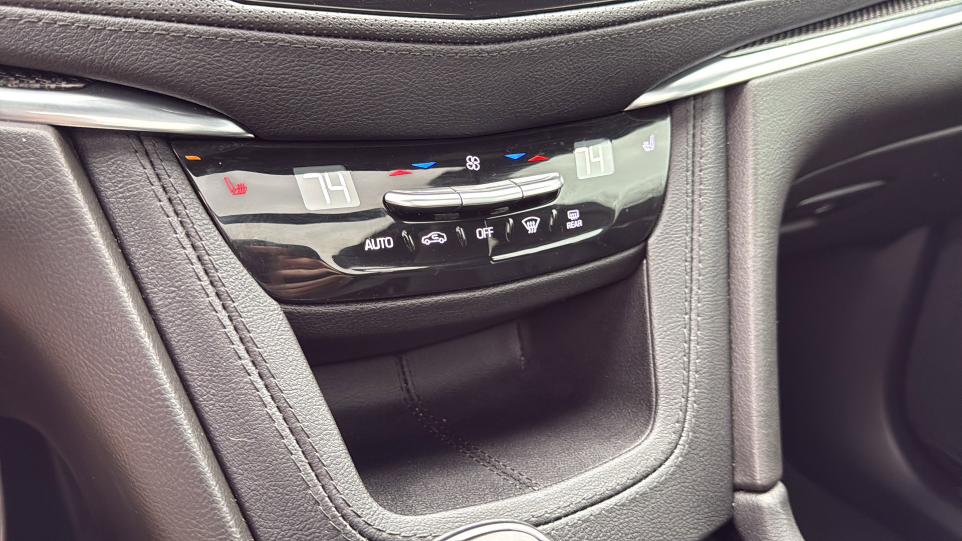 Certified 2024 Cadillac XT5 Sportv w/ Technology Package image 24