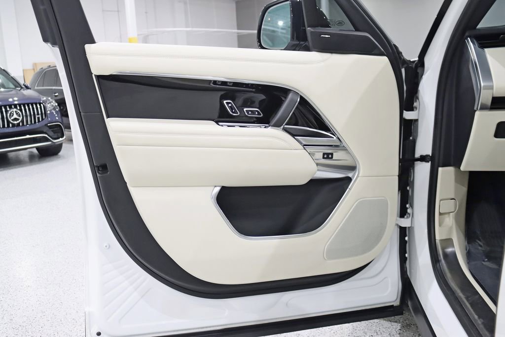 Used 2023 Land Rover Range Rover SE image 36