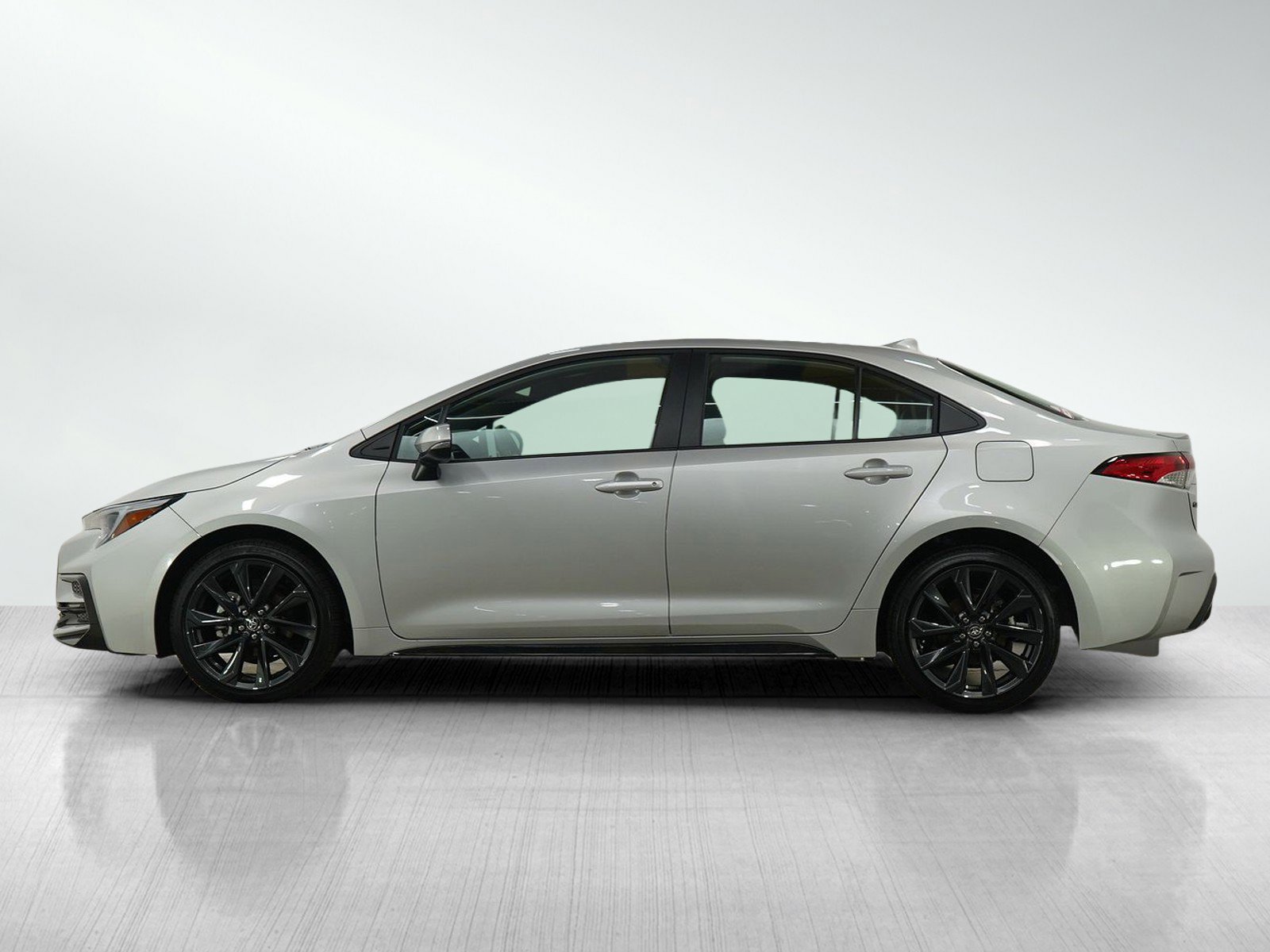 Used 2025 Toyota Corolla SE image 2