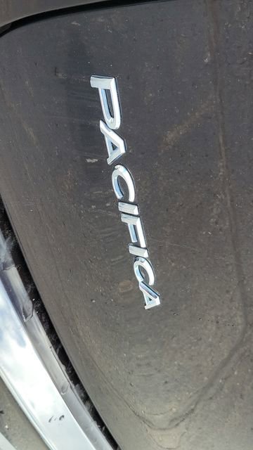 Certified 2018 Chrysler Pacifica Touring-L FWD image 27