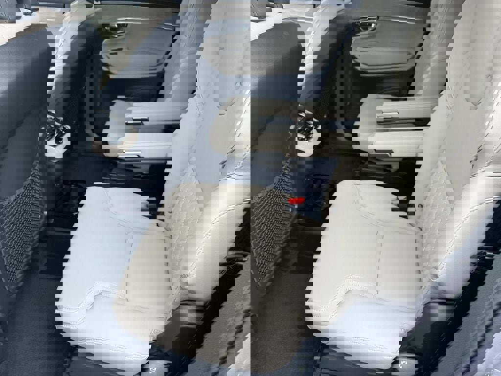 Certified 2026 Volvo XC90 B5 Plus AWD/4WD image 19