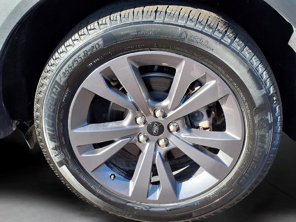 Used 2023 Ford Explorer XLT w/ Equipment Group 202A AWD/4WD image 8