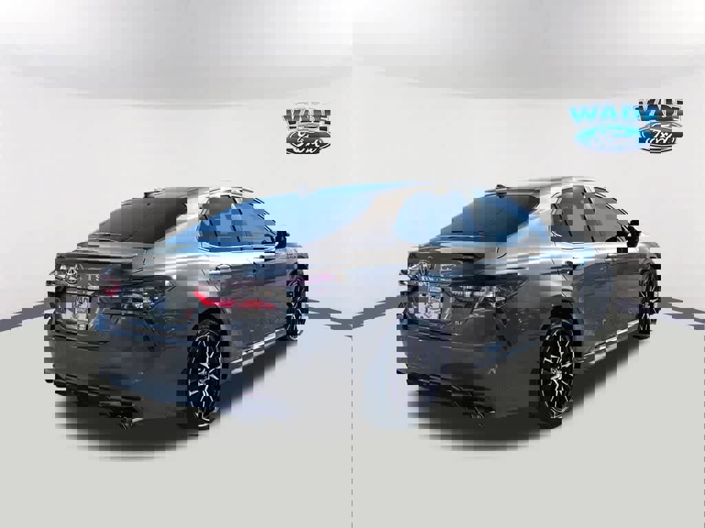 Used 2023 Toyota Camry SE image 5