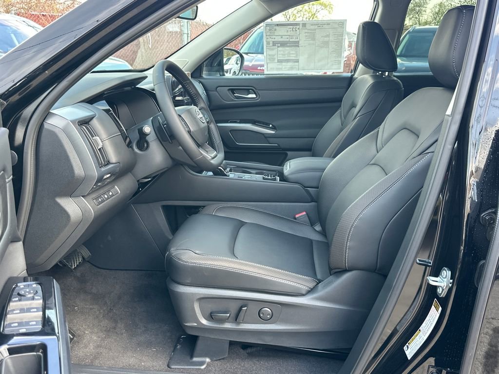 New 2026 Nissan Pathfinder SL w/ SL Premium Package image 9