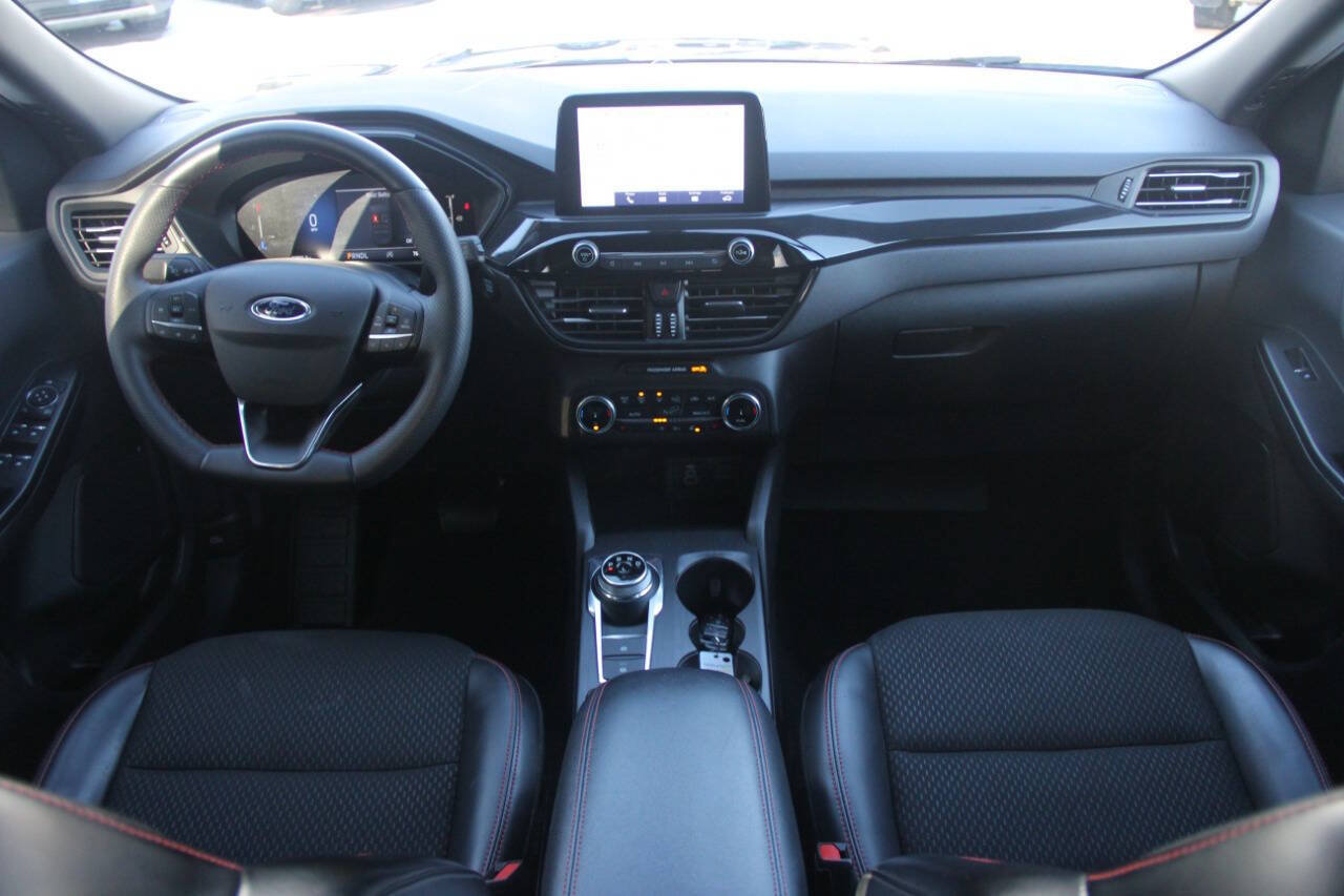 Certified 2025 Ford Escape ST-Line Select AWD/4WD image 15