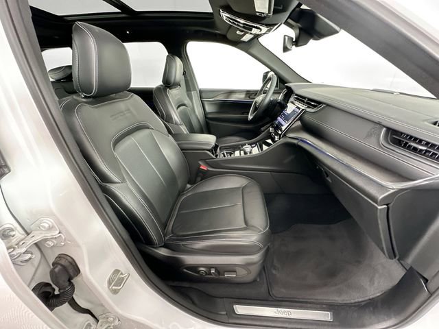 Used 2023 Jeep Grand Cherokee Overland AWD/4WD image 31