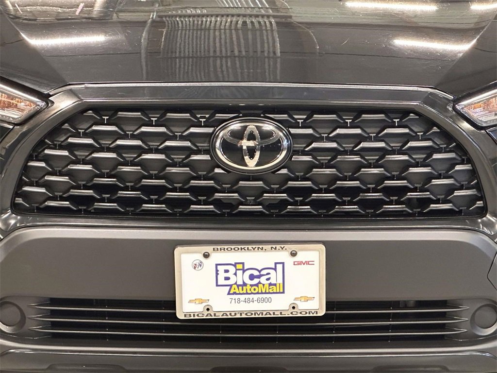 Used 2022 Toyota Corolla Cross LE image 8