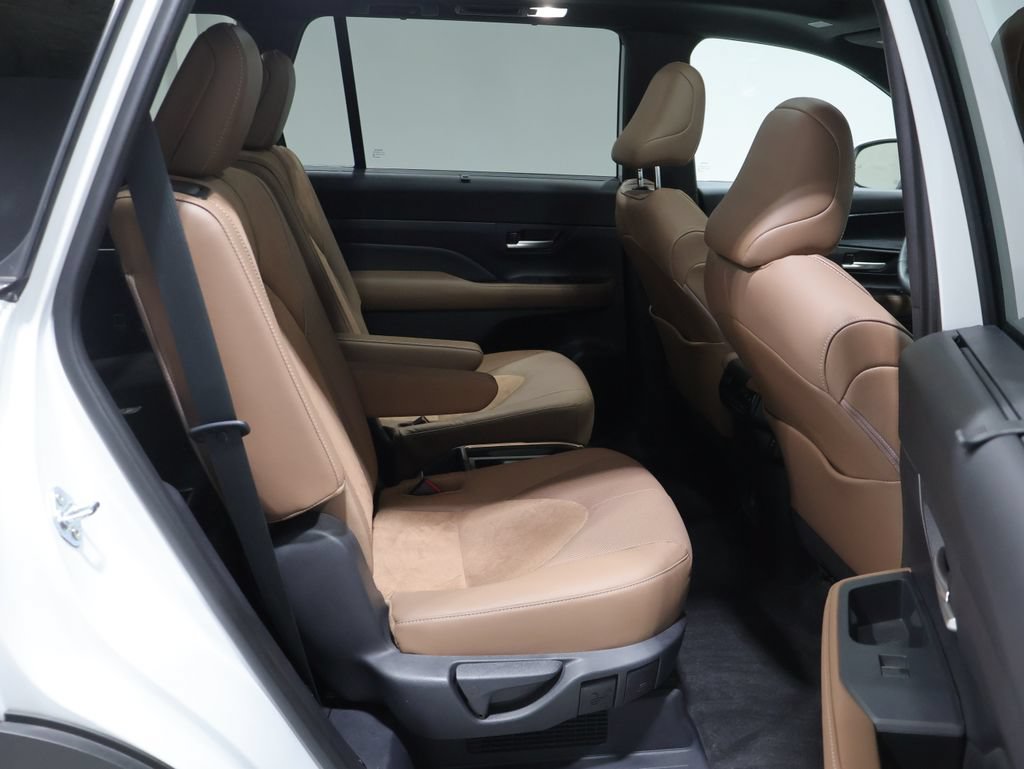 Used 2025 Toyota Grand Highlander AWD Hybrid image 22