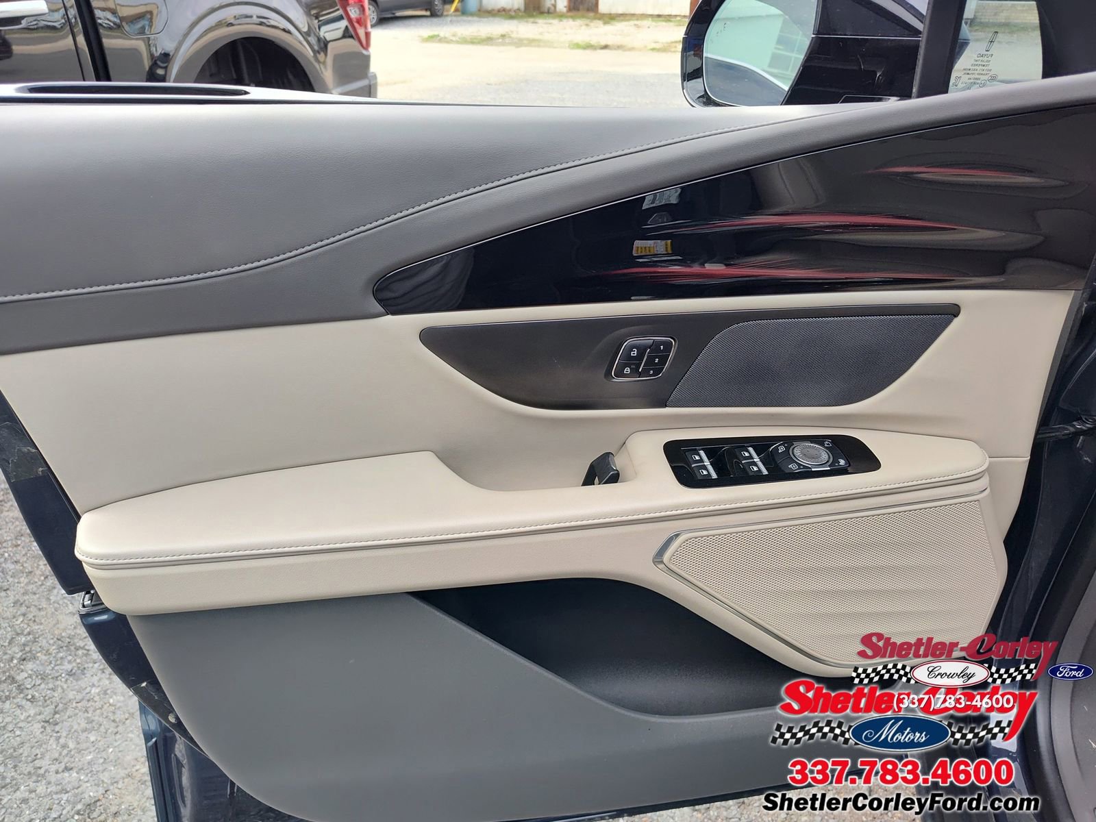 Used 2024 Lincoln Nautilus Premier image 19