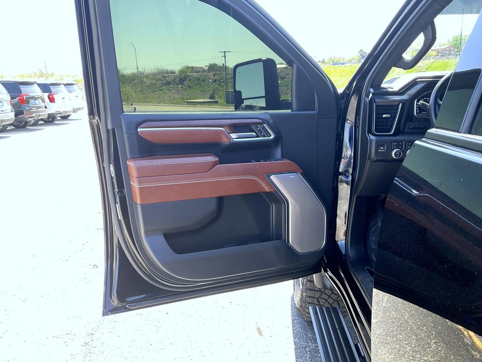 Certified 2024 GMC Sierra 2500 Denali Ultimate AWD/4WD image 3
