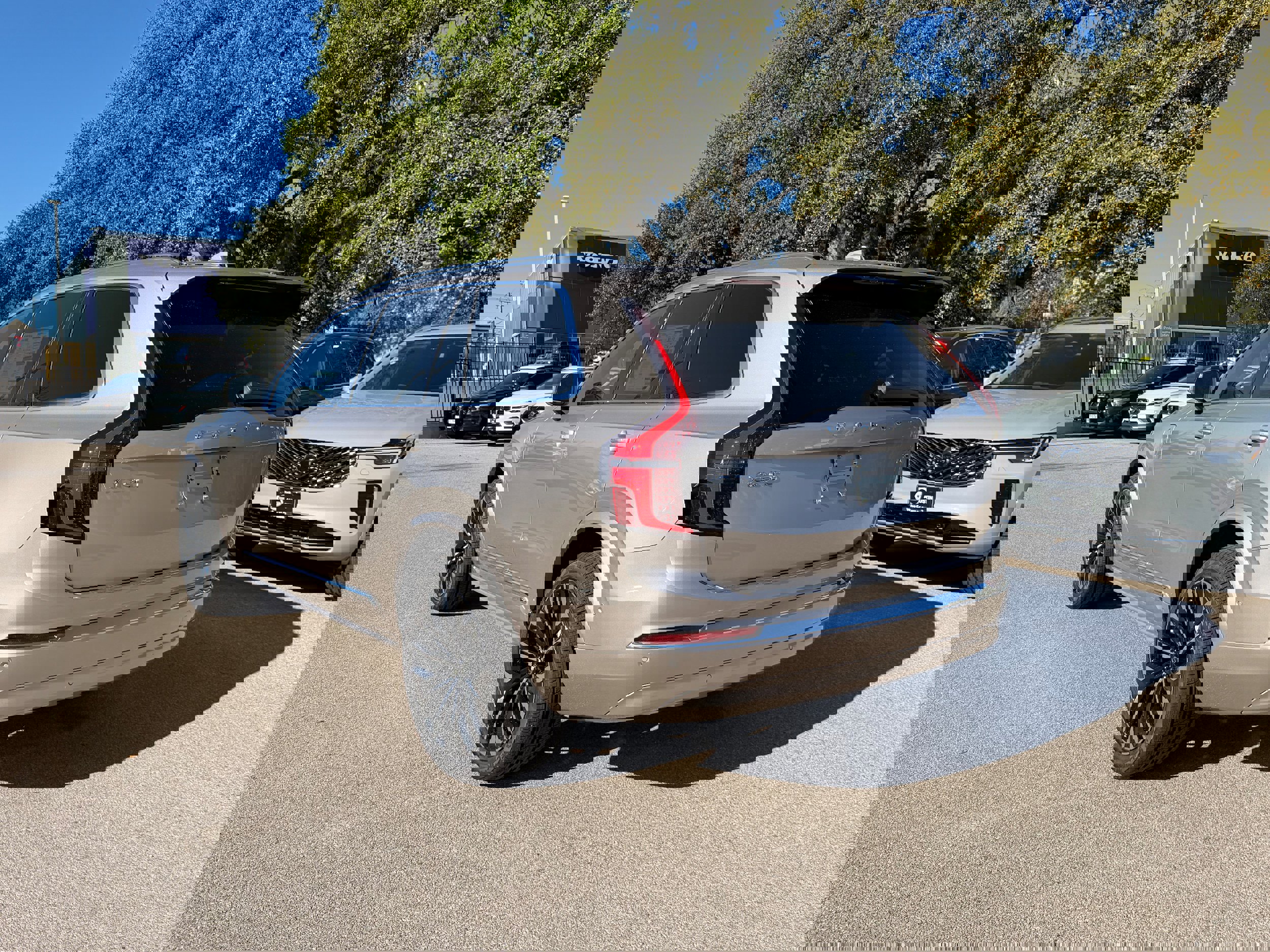 New 2026 Volvo XC90 T8 Plus w/ Protection Package Premier image 4