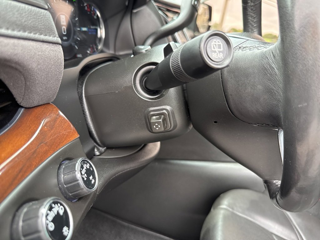 Used 2020 Cadillac Escalade Premium Luxury image 60