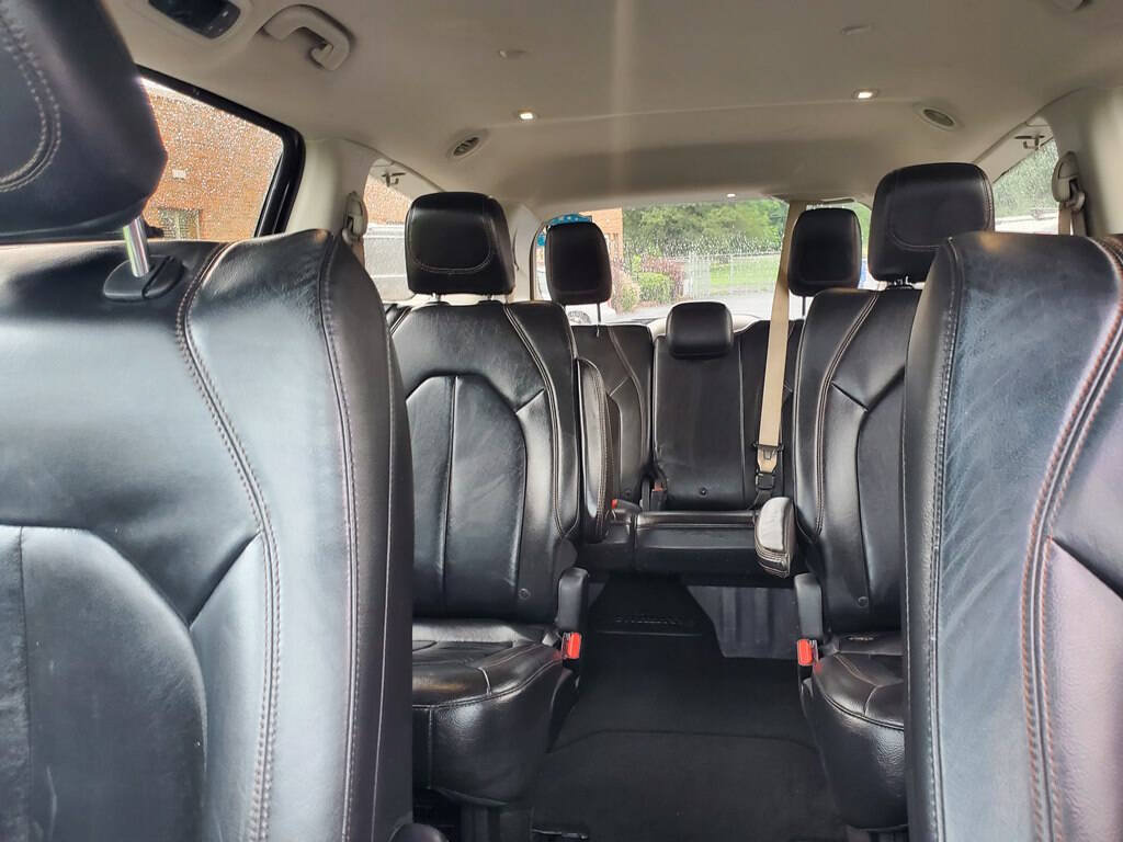 Used 2017 Chrysler Pacifica Touring-L FWD image 8