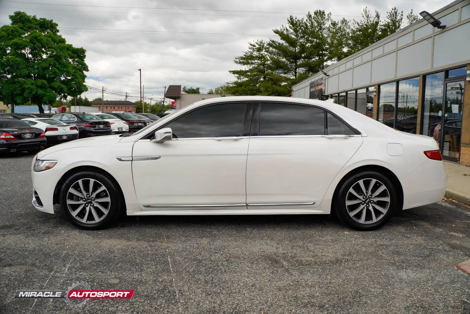 Used 2018 Lincoln Continental Premiere FWD image 4