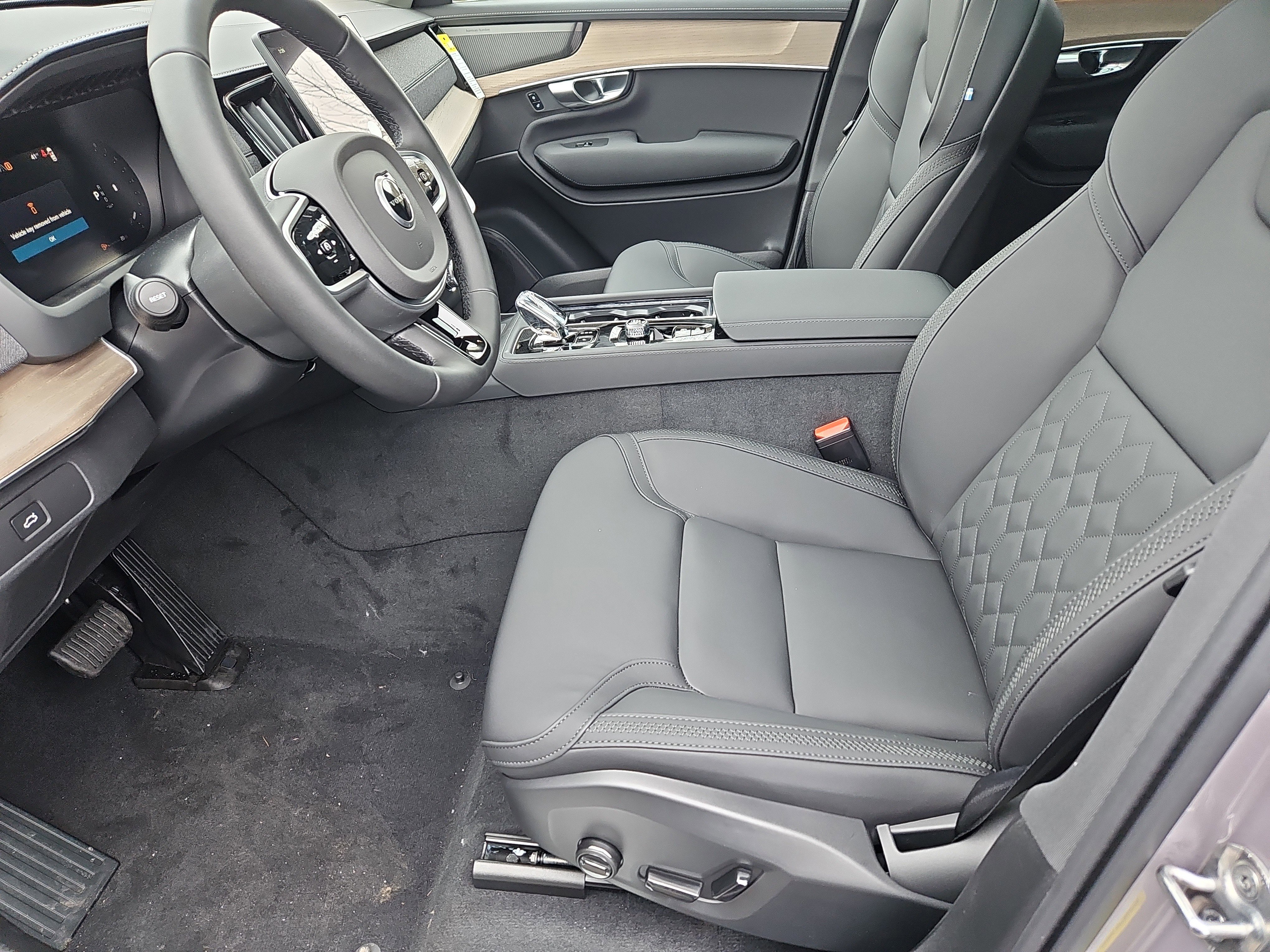 New 2026 Volvo XC90 B6 Plus w/ Protection Package Premier image 20