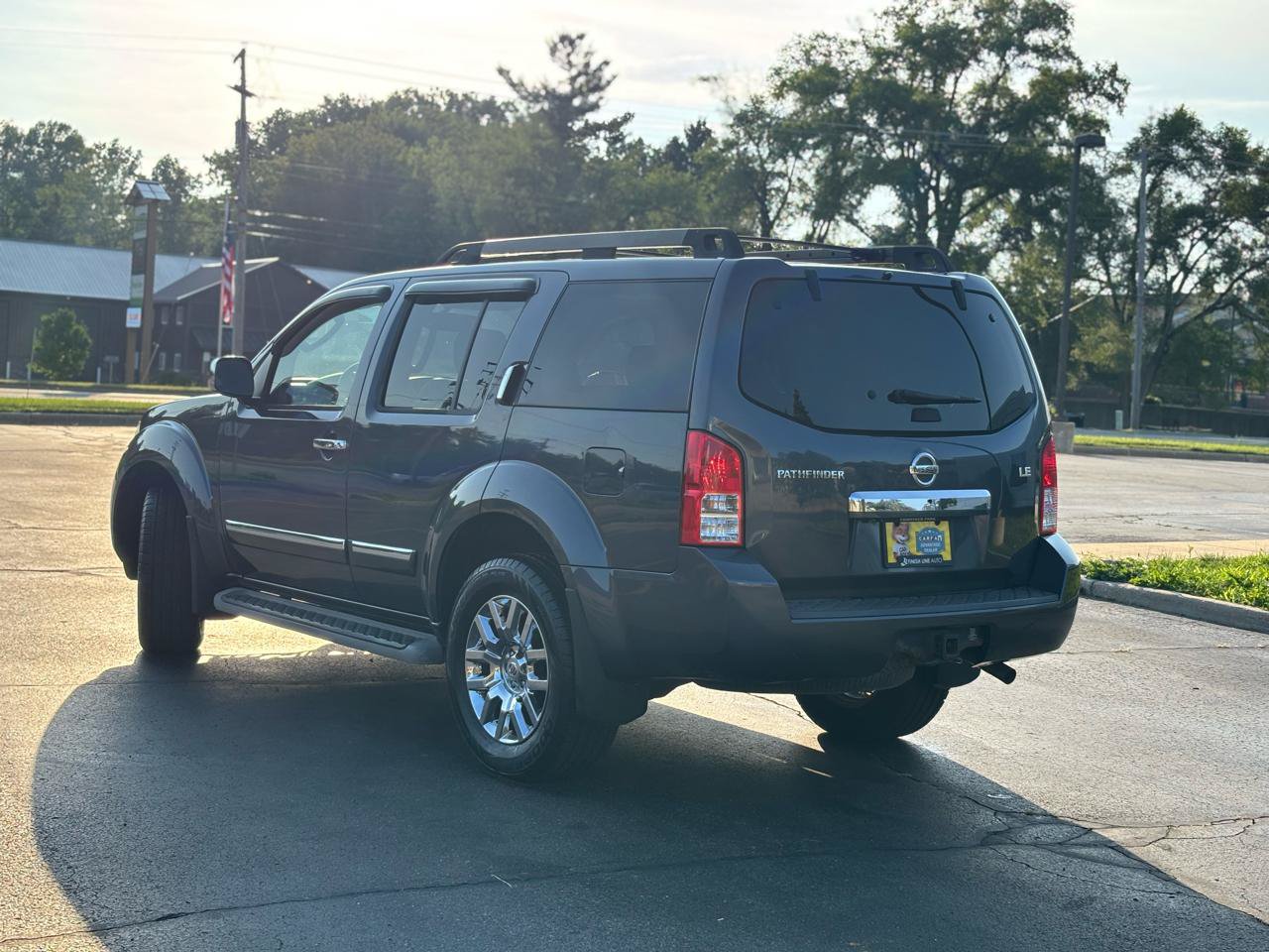 Used 2010 Nissan Pathfinder LE w/ Navigation Pkg AWD/4WD image 6
