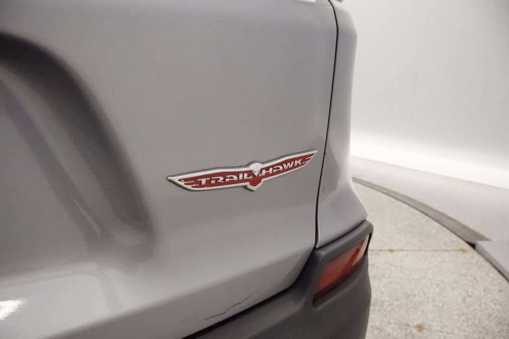 Used 2019 Jeep Cherokee Trailhawk w/ Comfort & Convenience Group AWD/4WD image 15