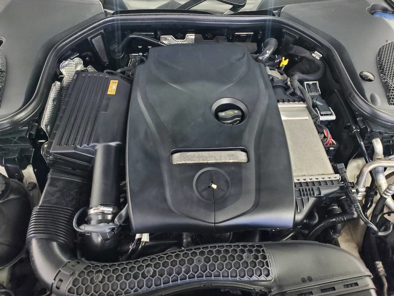 Used 2017 Mercedes-Benz E 300 4MATIC image 4