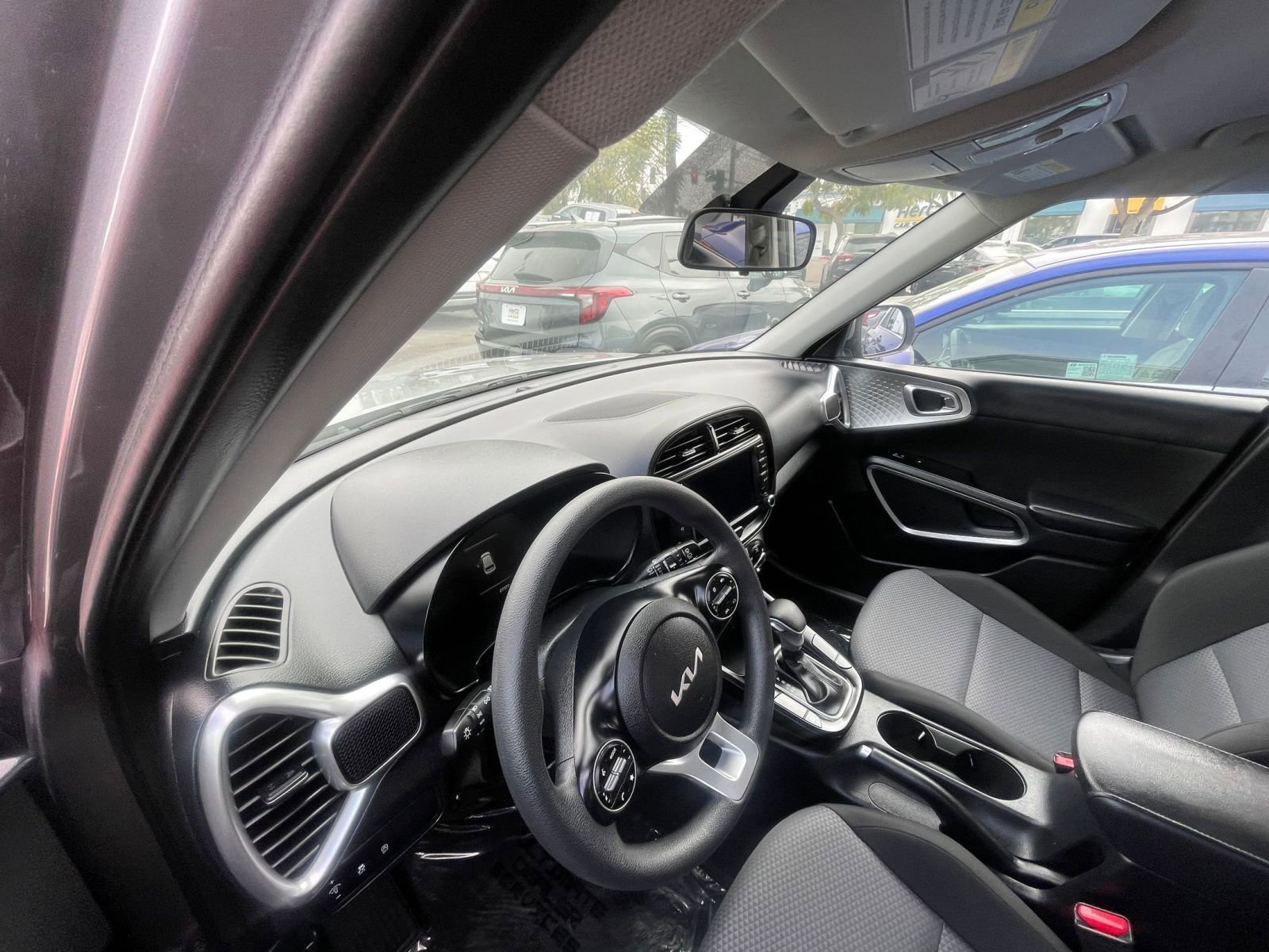 Used 2025 Kia Soul LX w/ LX Technology Package FWD image 34