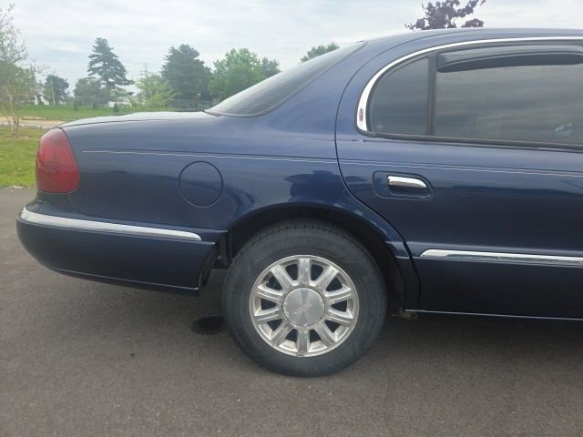 Used 2002 Lincoln Continental FWD image 7
