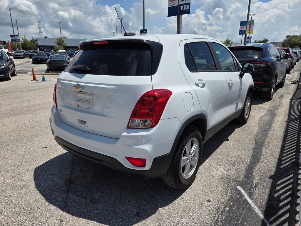 Used 2022 Chevrolet Trax LS w/ Tint and Cruise Package FWD image 5
