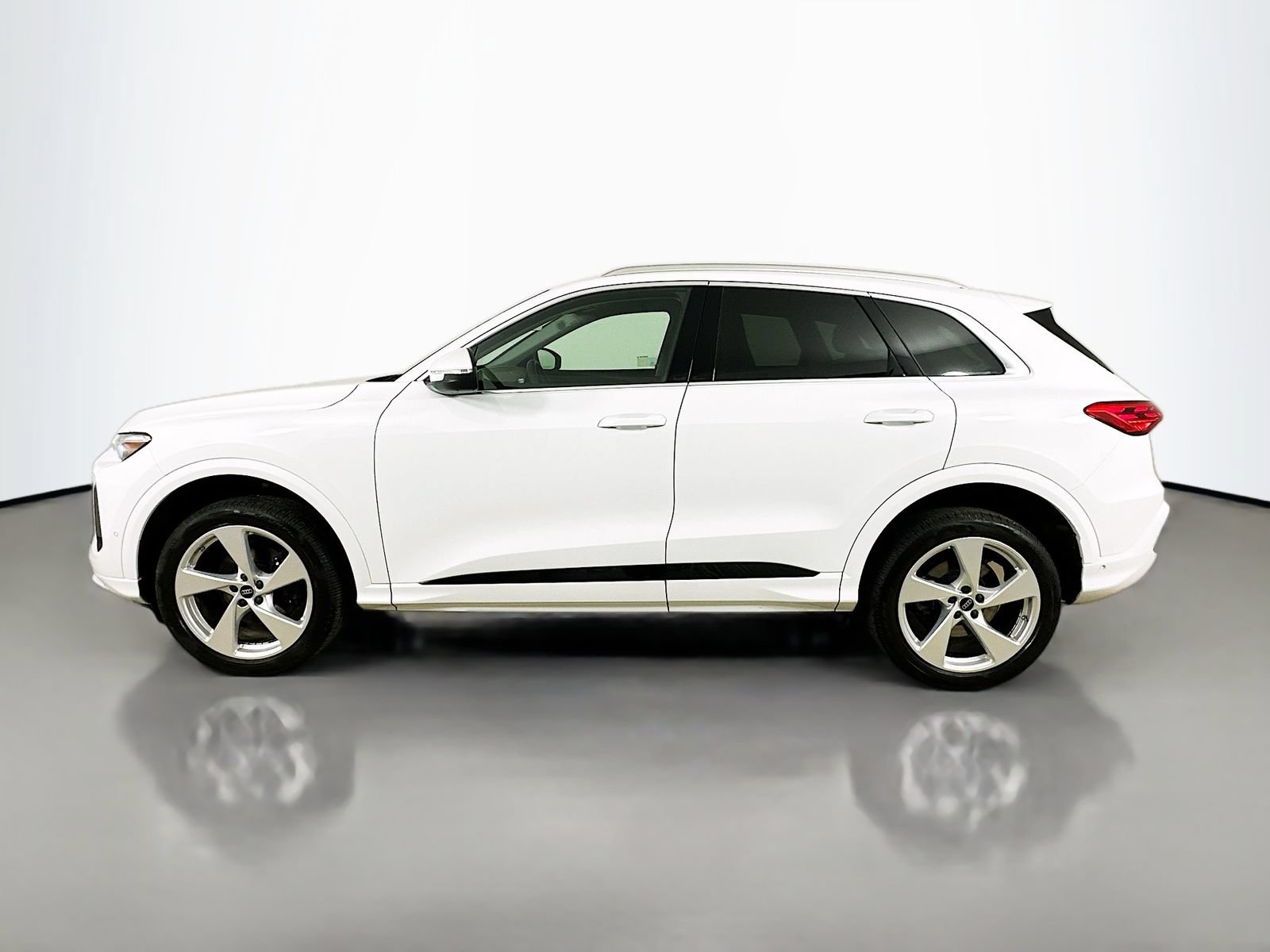 Used 2025 Audi Q5 Premium Plus w/ Premium Plus AWD/4WD image 8