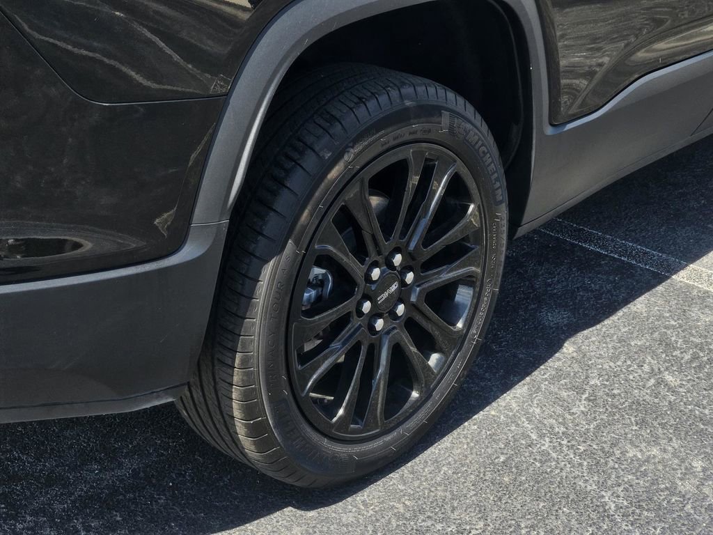 Used 2023 GMC Acadia SLT w/ Elevation Edition image 8