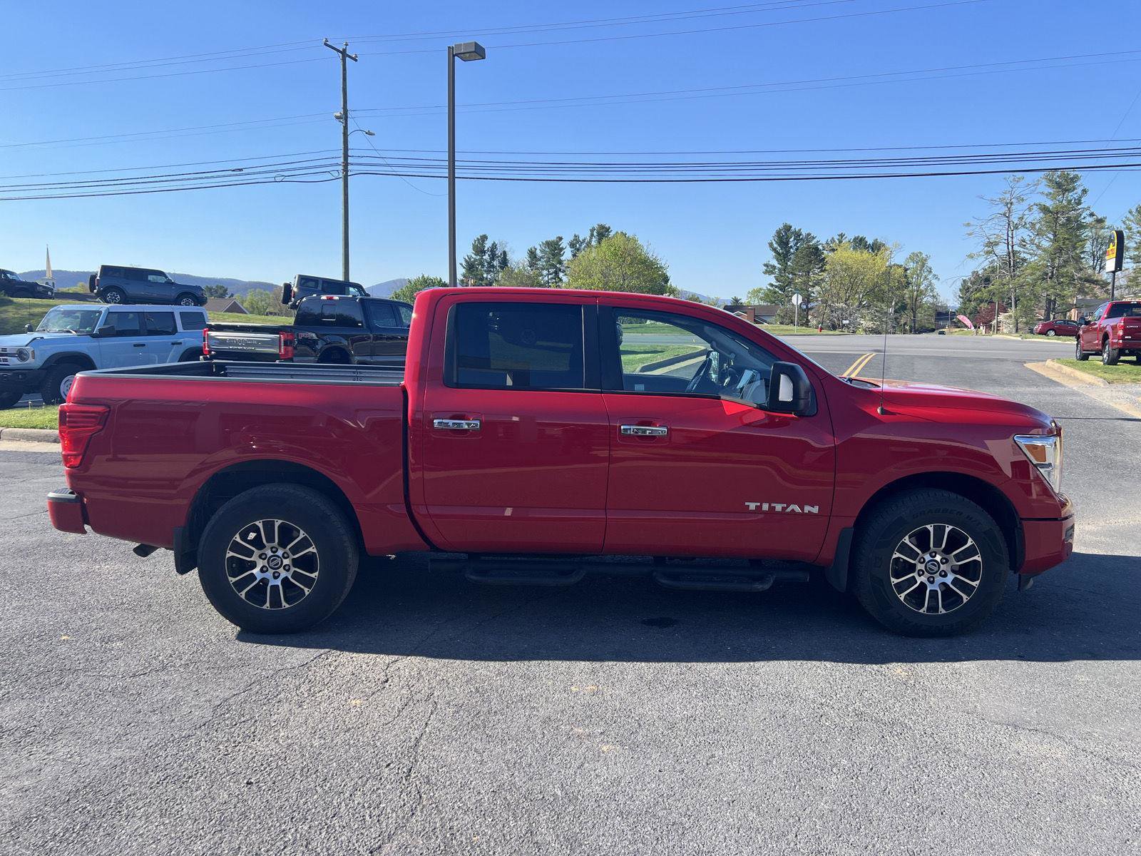 Used 2021 Nissan Titan SV w/ SV Convenience Package AWD/4WD image 7