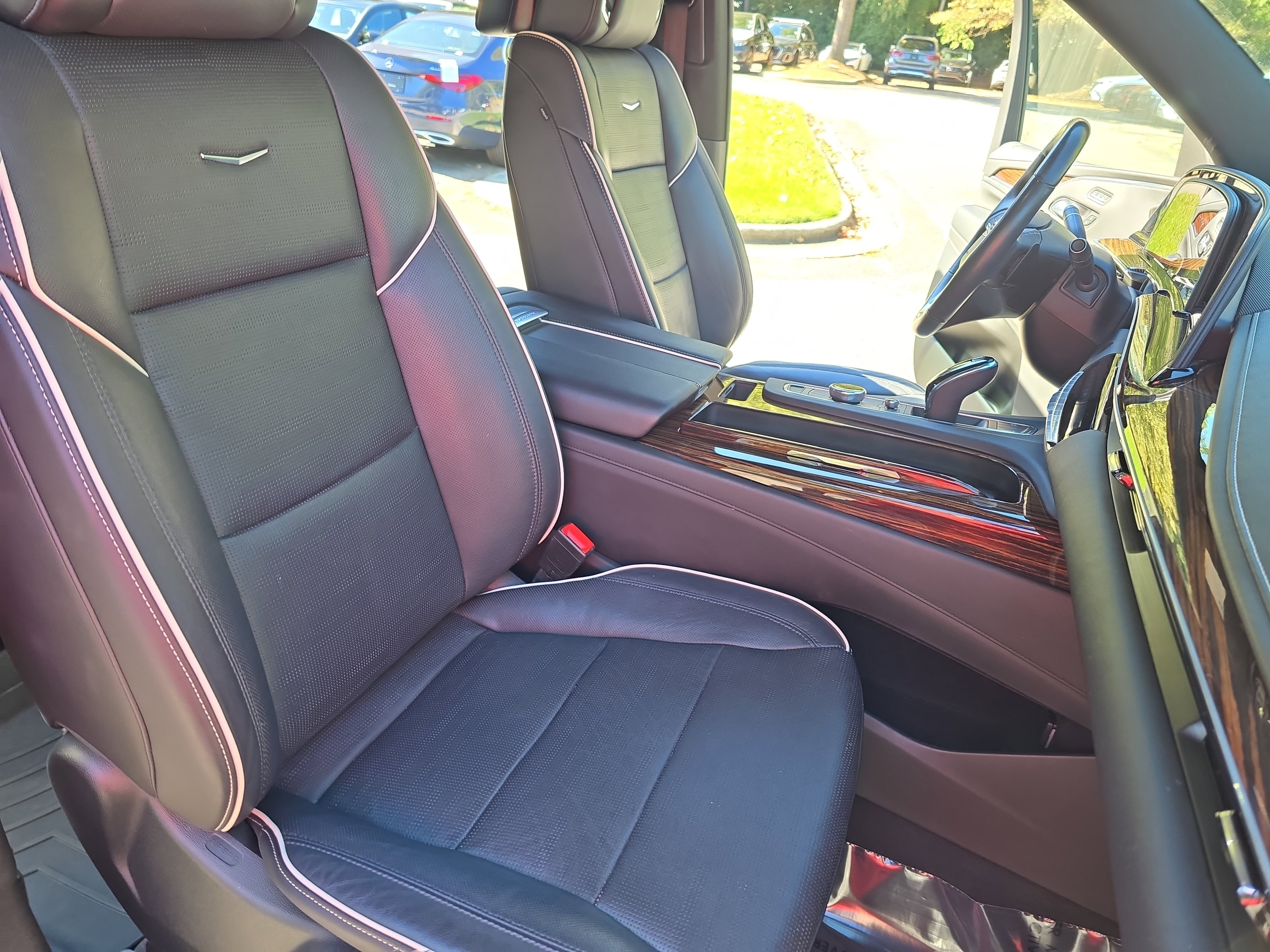 Used 2021 Cadillac Escalade ESV Premium Luxury image 10