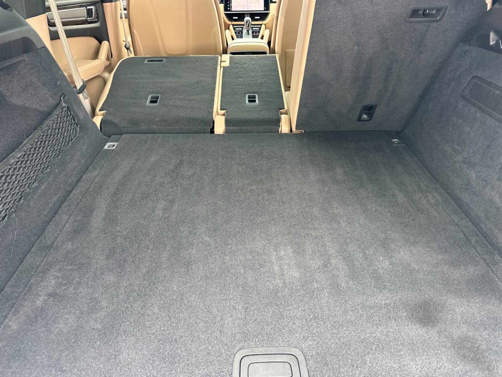 Certified 2023 Porsche Cayenne Platinum Edition image 15