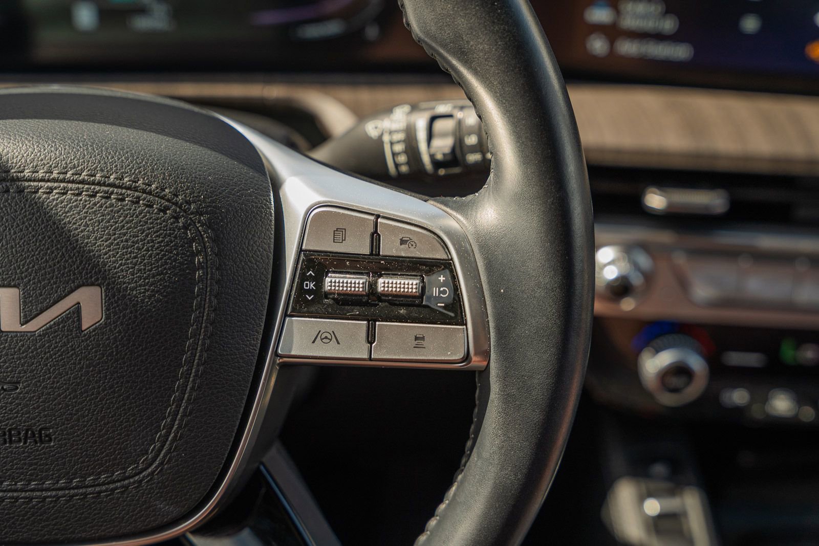 Used 2024 Kia Telluride EX w/ EX Captain's Chair Package image 31