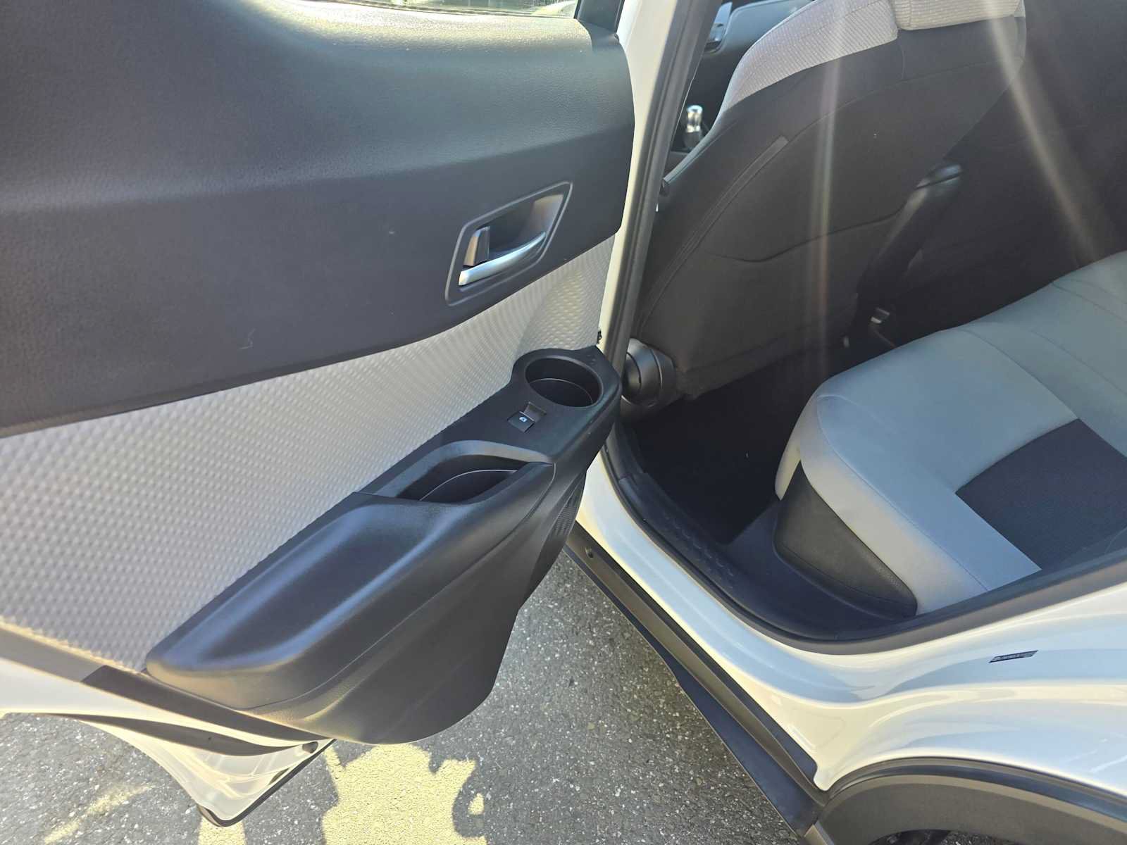 Used 2019 Toyota C-HR XLE FWD image 15