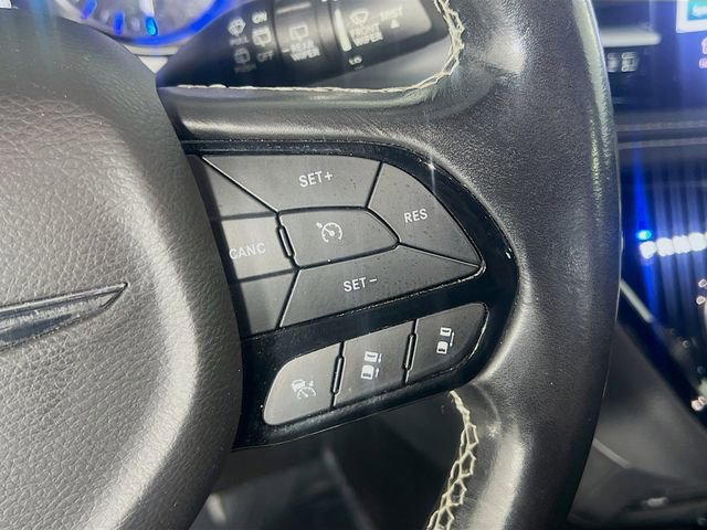 Used 2021 Chrysler Pacifica Touring w/ Uconnect Theater Family Group FWD image 18