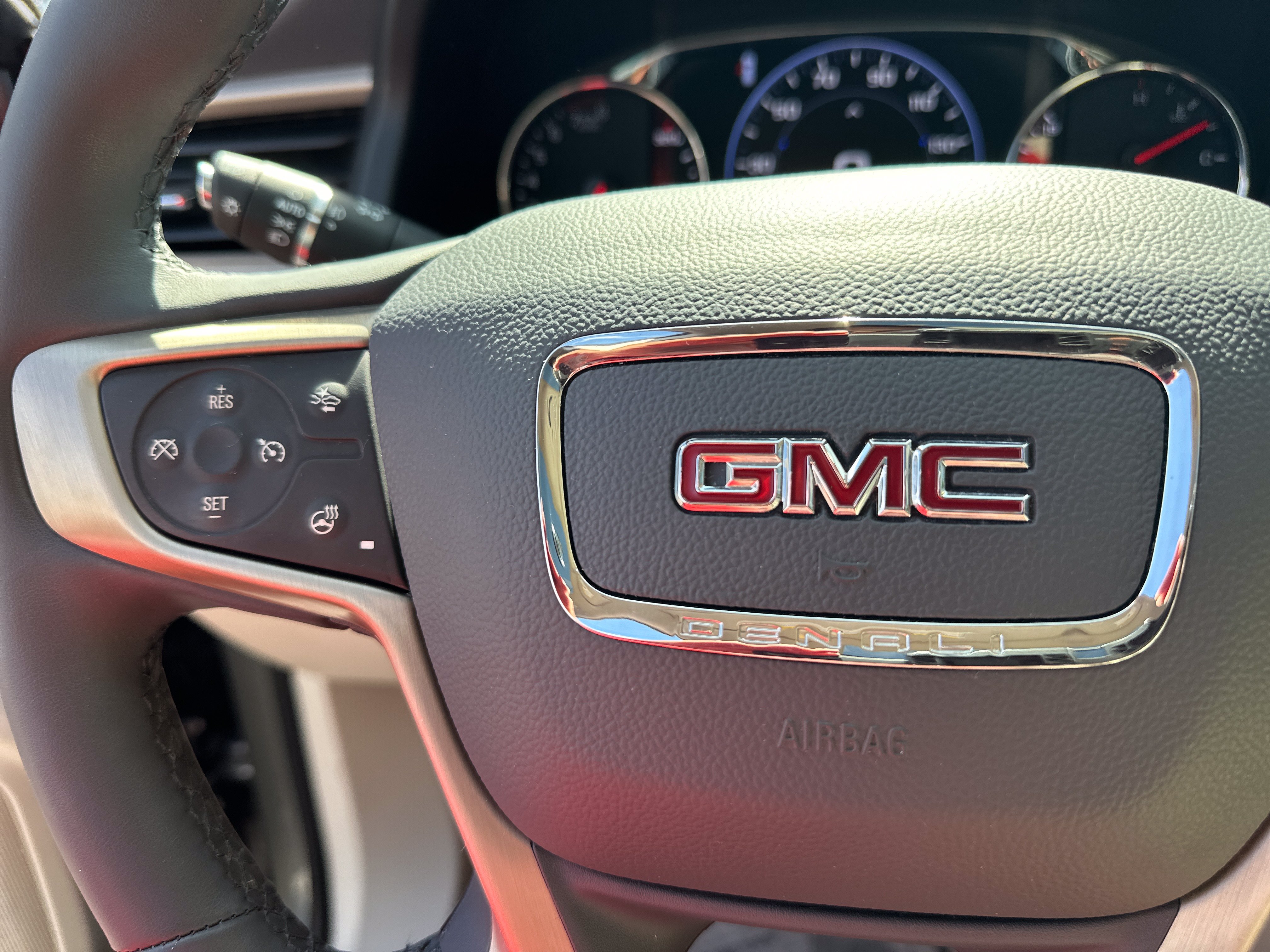Used 2023 GMC Acadia Denali w/ Denali Ultimate Package FWD image 26