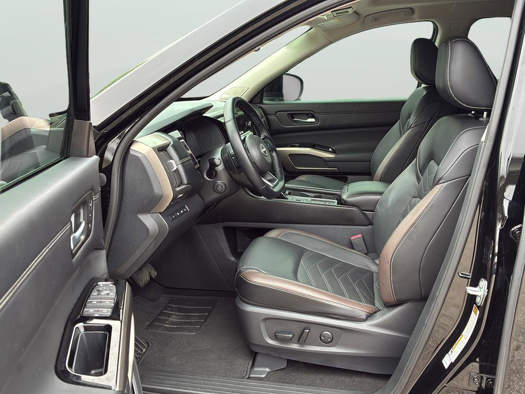 Used 2024 Nissan Pathfinder Platinum w/ Cargo Package FWD image 13