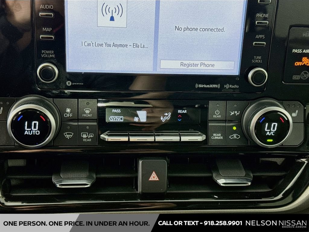 Used 2022 Toyota Highlander XLE AWD/4WD image 15
