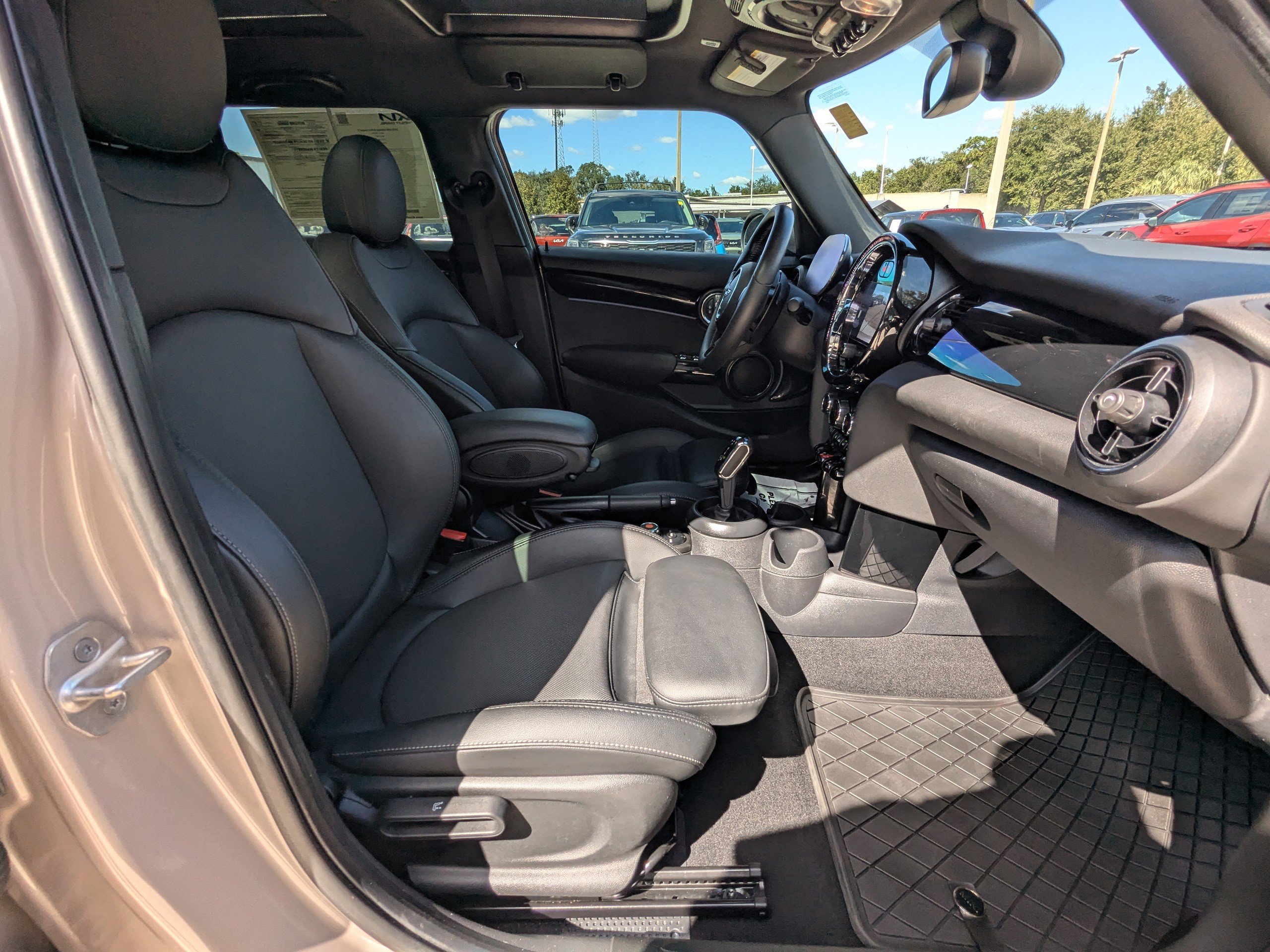 Used 2022 MINI Cooper S w/ Premium Package image 9