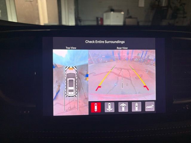 Used 2025 Chrysler Pacifica Select image 13