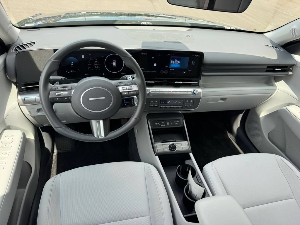 Used 2025 Hyundai Kona SEL AWD/4WD image 16