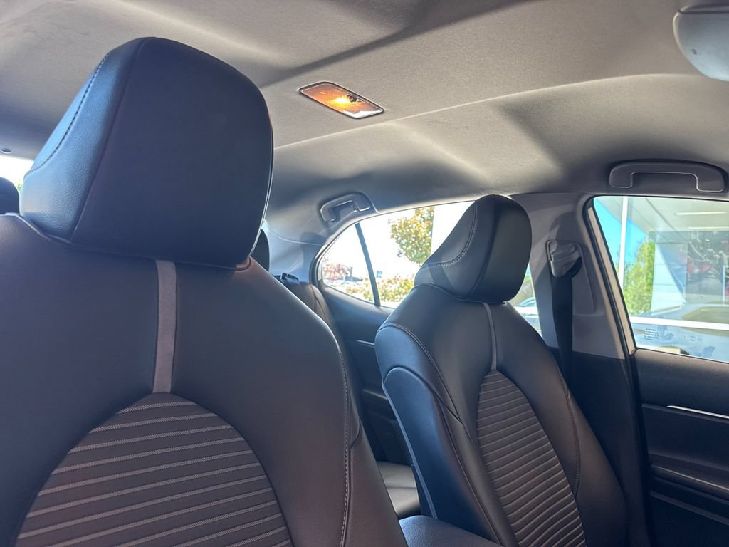 Used 2022 Toyota Camry SE w/ Carpet Mat Package (TMS) FWD image 19