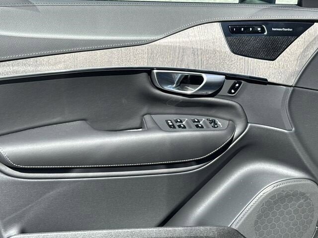 New 2024 Volvo XC90 B6 Ultimate w/ Protection Package Premier image 19