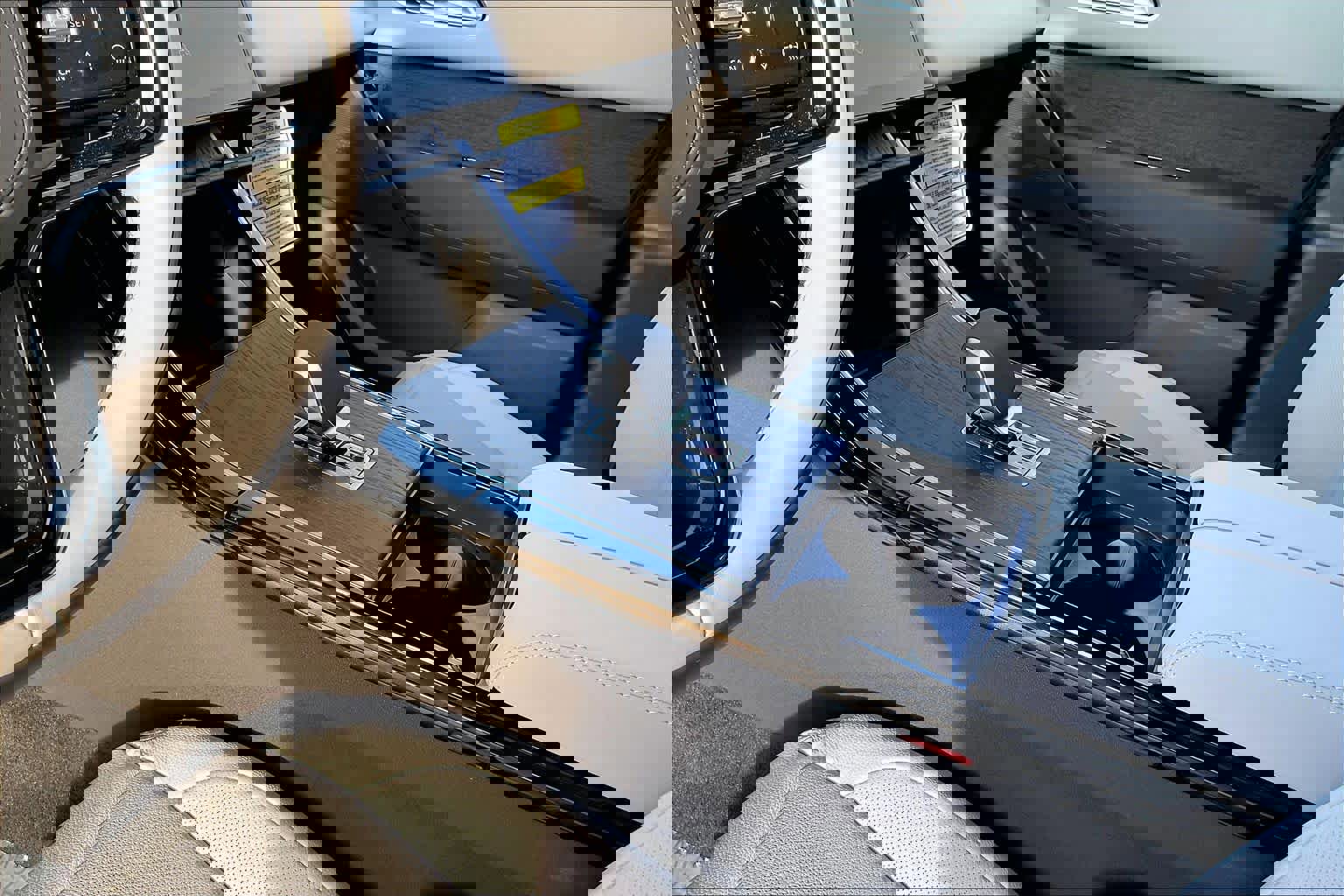 New 2026 Land Rover Range Rover Velar Dynamic SE image 10