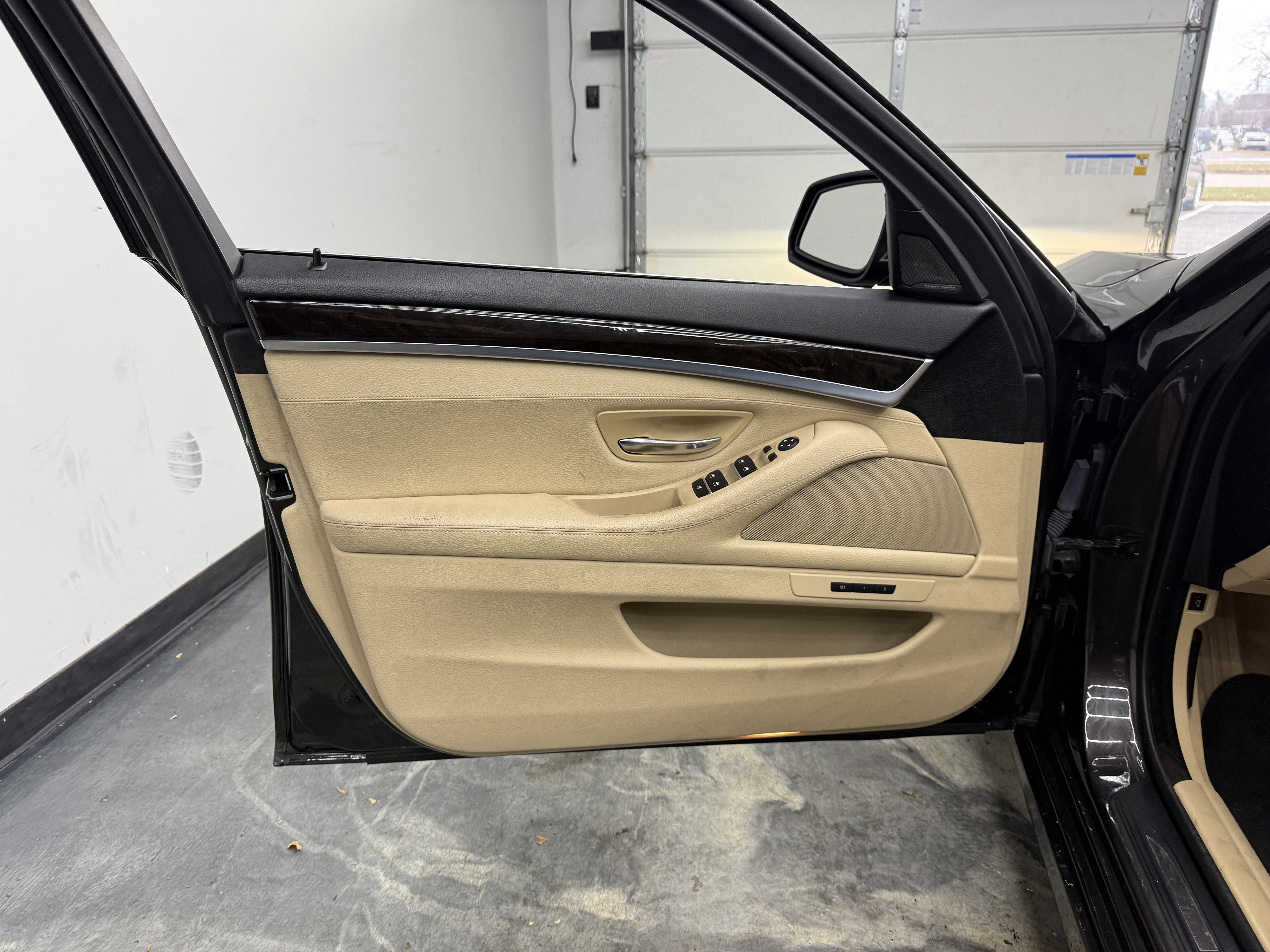 Used 2015 BMW 550i xDrive Sedan image 10