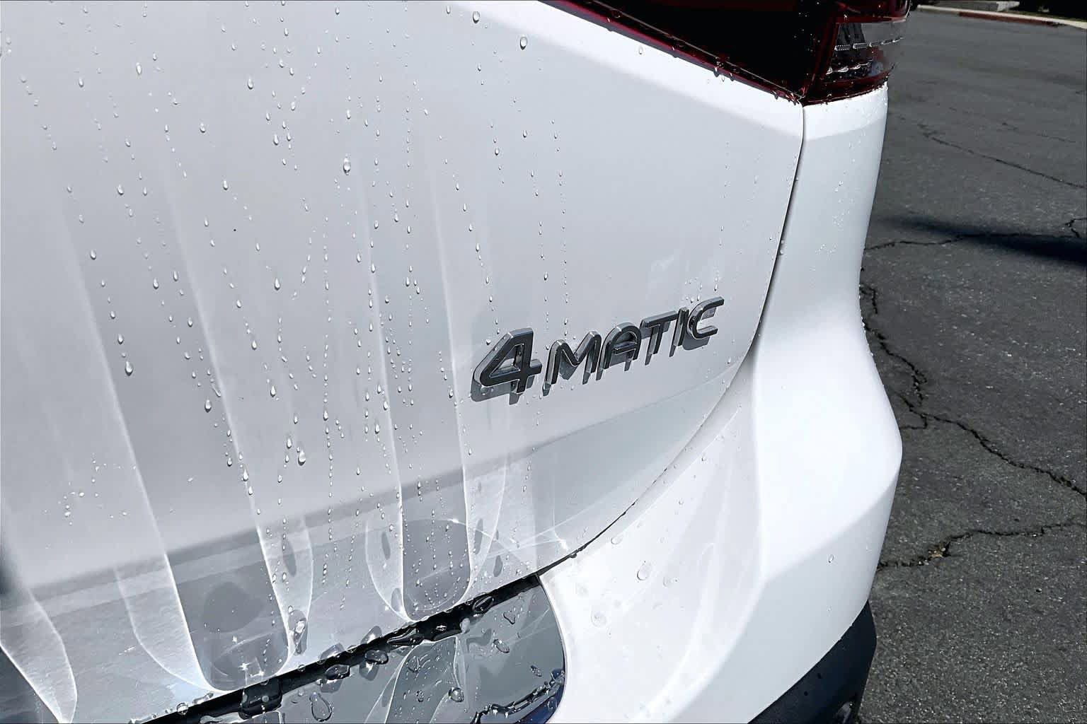 Used 2023 Mercedes-Benz EQB 300 4MATIC image 9
