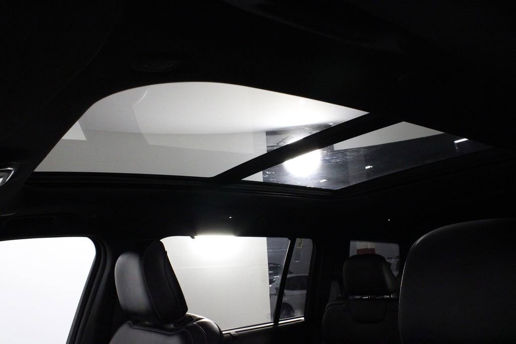 Used 2024 Jeep Grand Cherokee L Limited w/ Luxury Tech Group II image 11