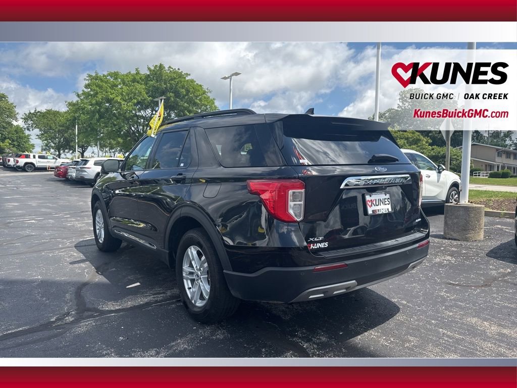 Used 2023 Ford Explorer XLT w/ Equipment Group 202A image 7