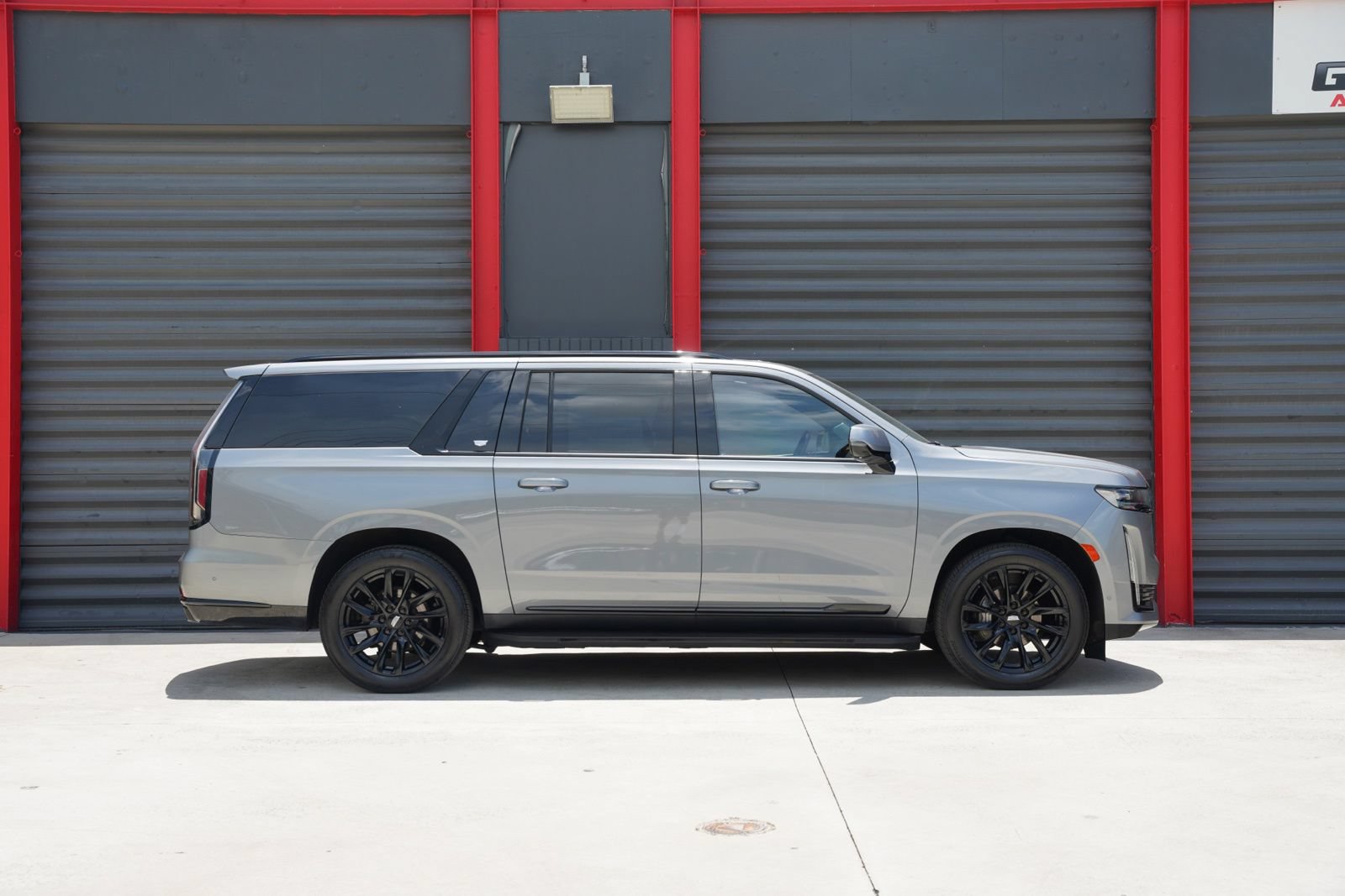 Used 2022 Cadillac Escalade ESV Sport Platinum AWD/4WD image 13